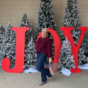 Welcome to my closet 🌸 Bundle‎ & Save 15% Next or Same Day Shipping!